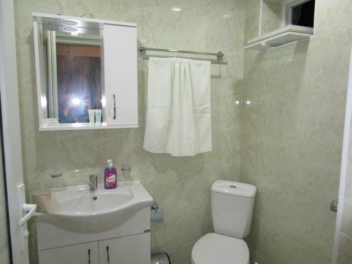 Guest House T&N クタイシ エクステリア 写真