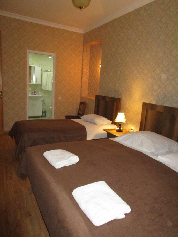 Guest House T&N クタイシ エクステリア 写真