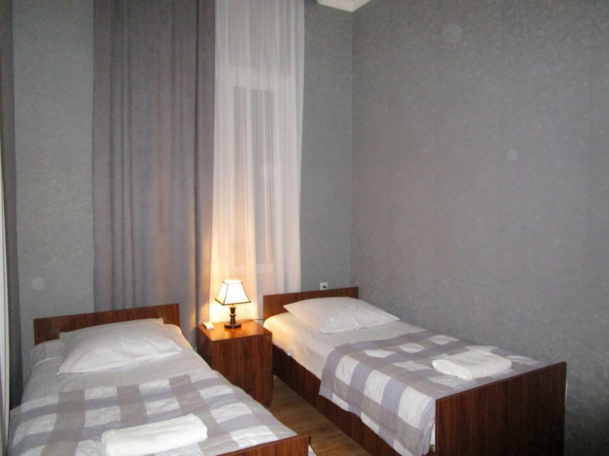 Guest House T&N クタイシ エクステリア 写真